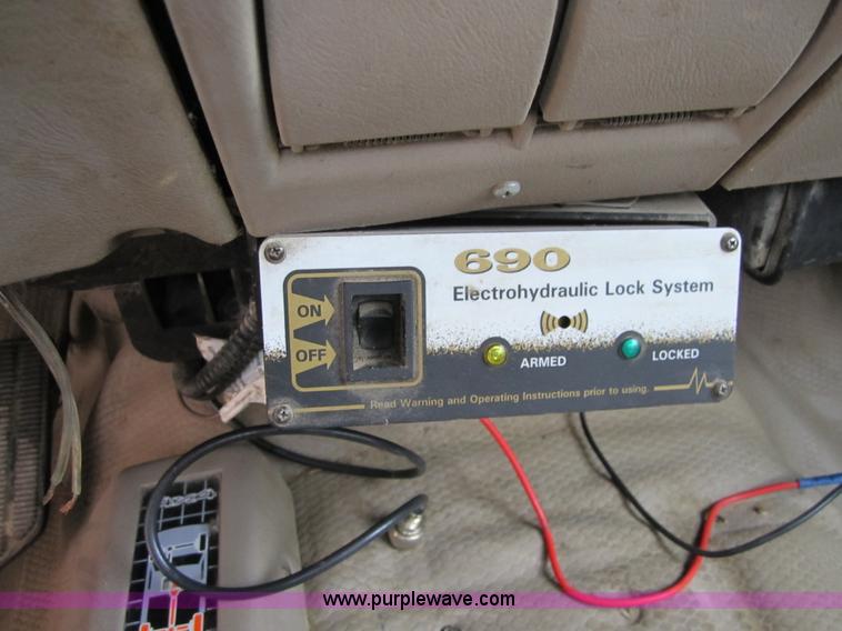 image for item 4341 2000 Chevrolet K3500 bucket truck