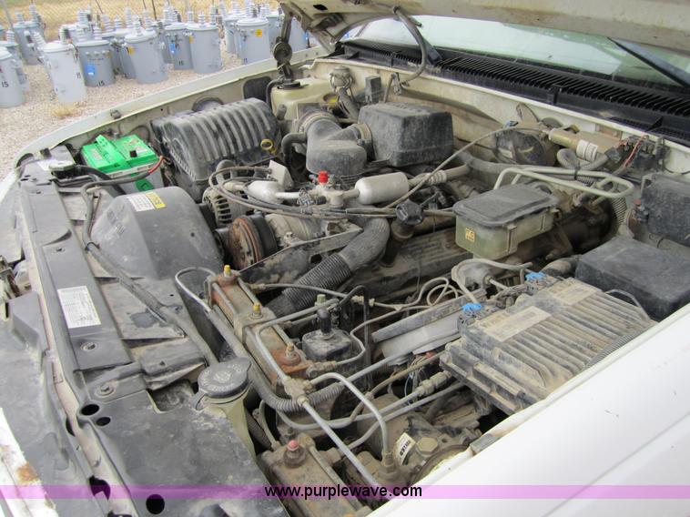 image for item 4341 2000 Chevrolet K3500 bucket truck