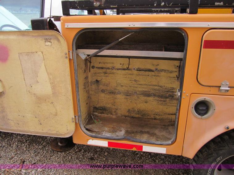 image for item 4341 2000 Chevrolet K3500 bucket truck