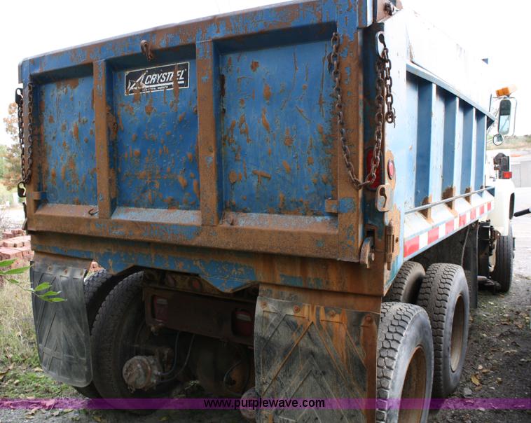image for item 4824 1985 Ford LT8000 dump truck