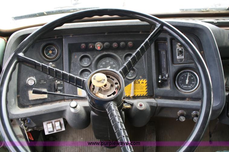 image for item 4824 1985 Ford LT8000 dump truck