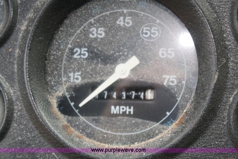 image for item 4824 1985 Ford LT8000 dump truck