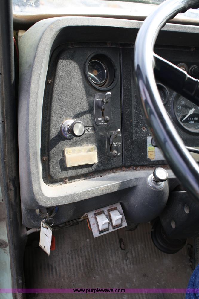 image for item 4824 1985 Ford LT8000 dump truck