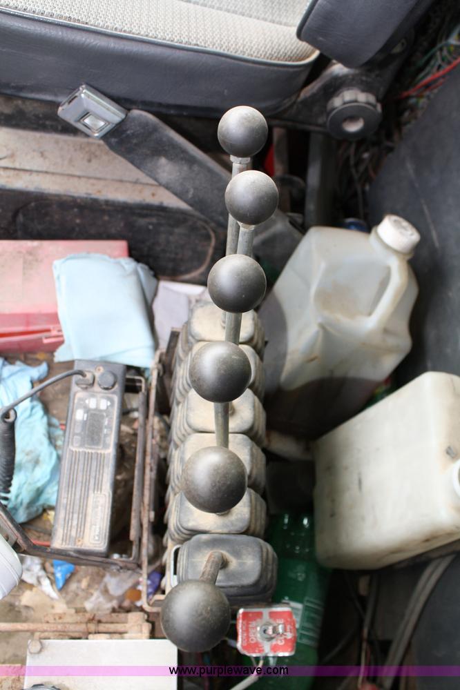 image for item 4824 1985 Ford LT8000 dump truck