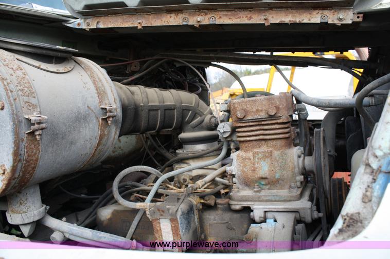 image for item 4824 1985 Ford LT8000 dump truck