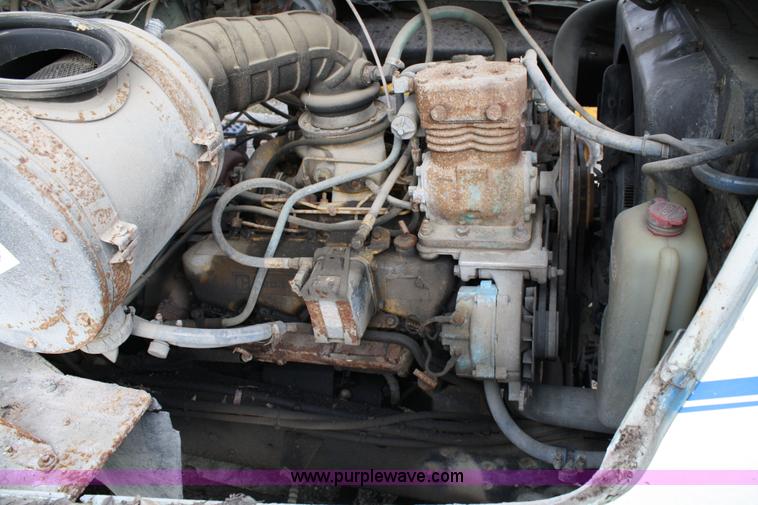 image for item 4824 1985 Ford LT8000 dump truck