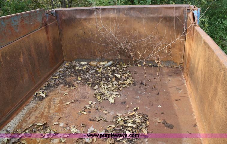 image for item 4824 1985 Ford LT8000 dump truck