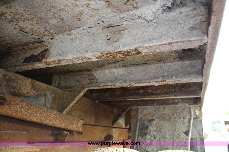 image for item 4824 1985 Ford LT8000 dump truck