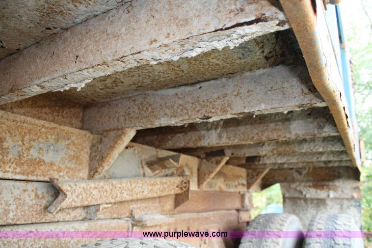 image for item 4824 1985 Ford LT8000 dump truck