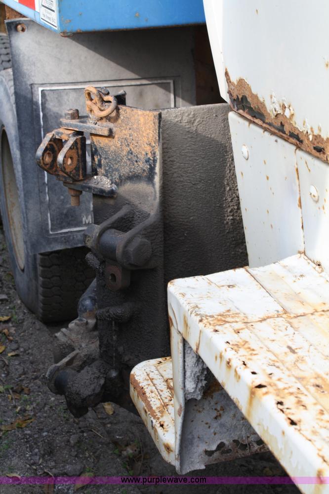 image for item 4824 1985 Ford LT8000 dump truck