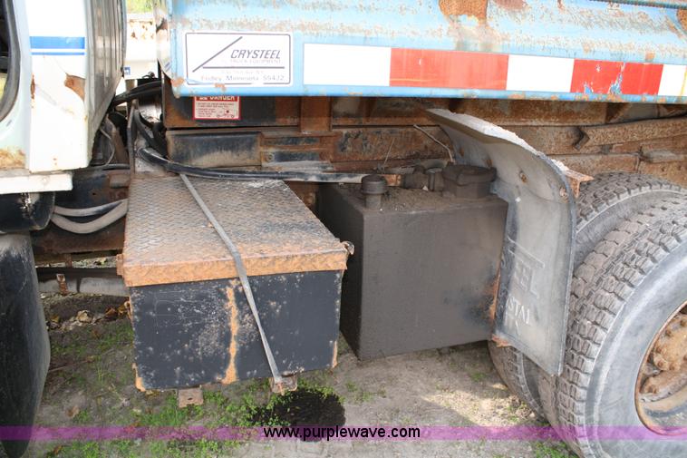 image for item 4824 1985 Ford LT8000 dump truck