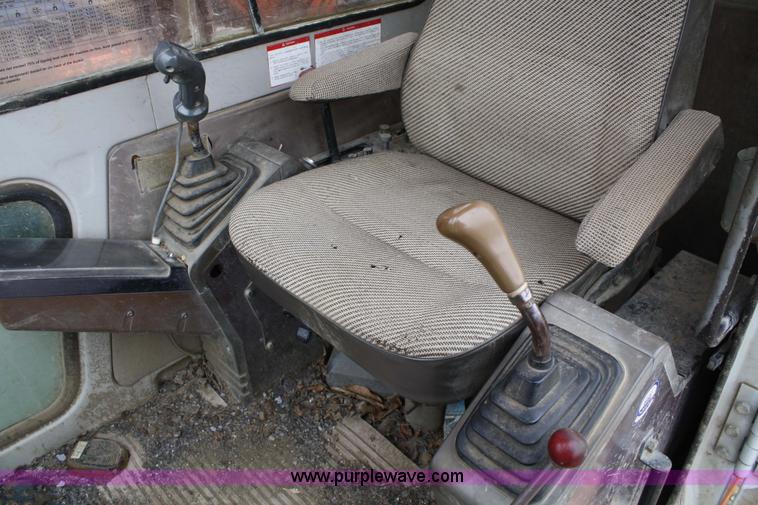 image for item 4854 1996 Hitachi EX270LC excavator