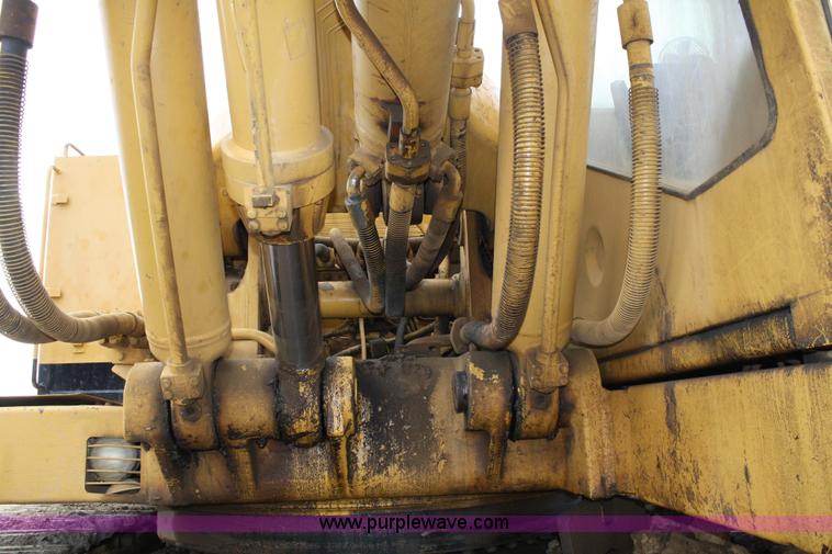 image for item 4859 1988 Caterpillar 245B excavator