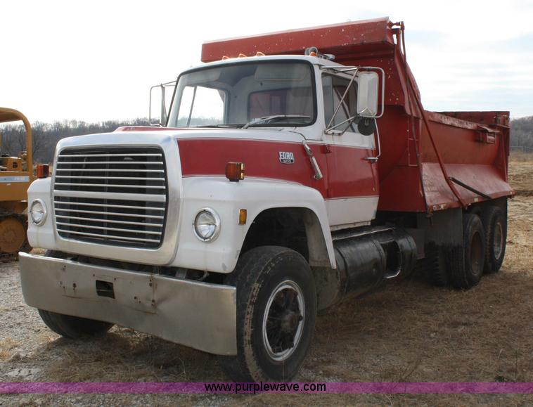 image for item 4862 1971 Ford 9000 dump truck