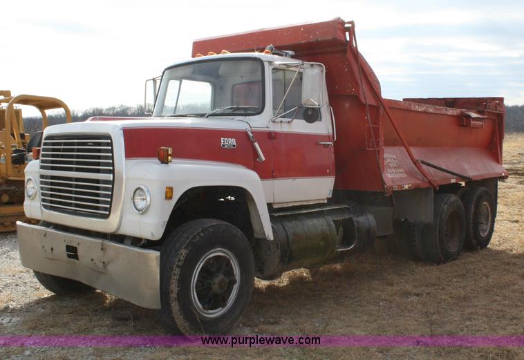 image for item 4862 1971 Ford 9000 dump truck
