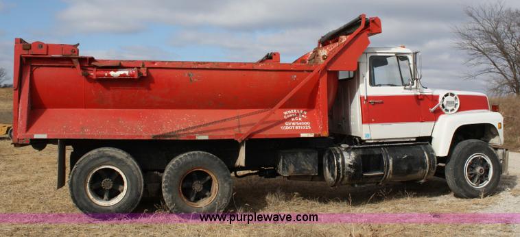 image for item 4862 1971 Ford 9000 dump truck