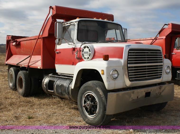 image for item 4862 1971 Ford 9000 dump truck