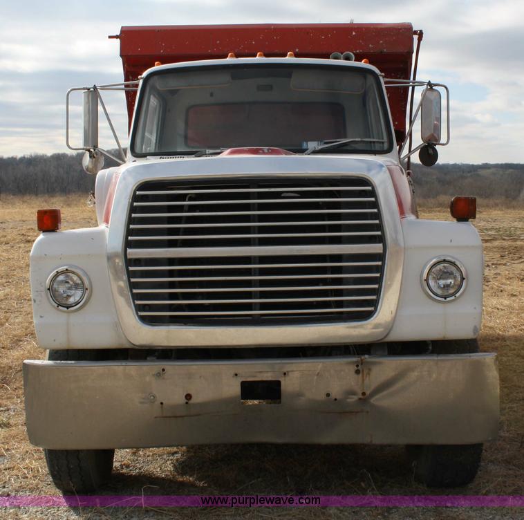 image for item 4862 1971 Ford 9000 dump truck