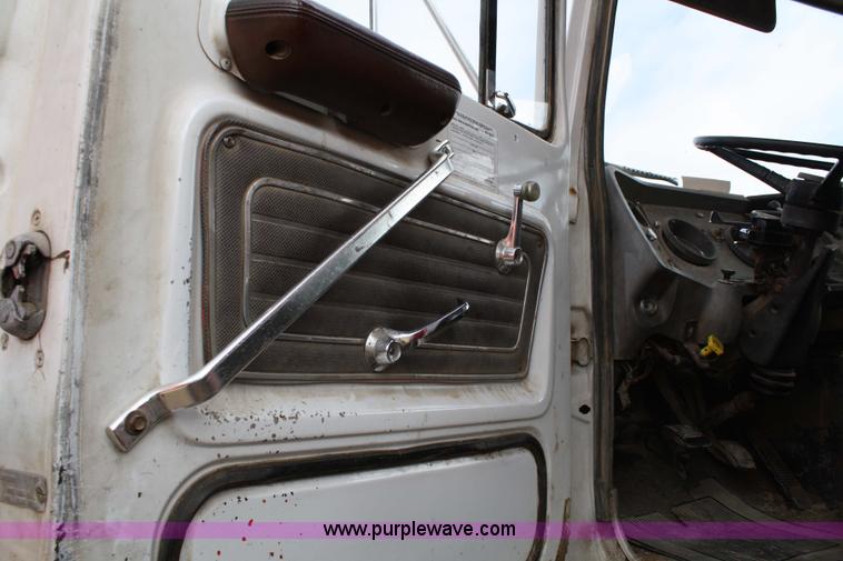 image for item 4862 1971 Ford 9000 dump truck