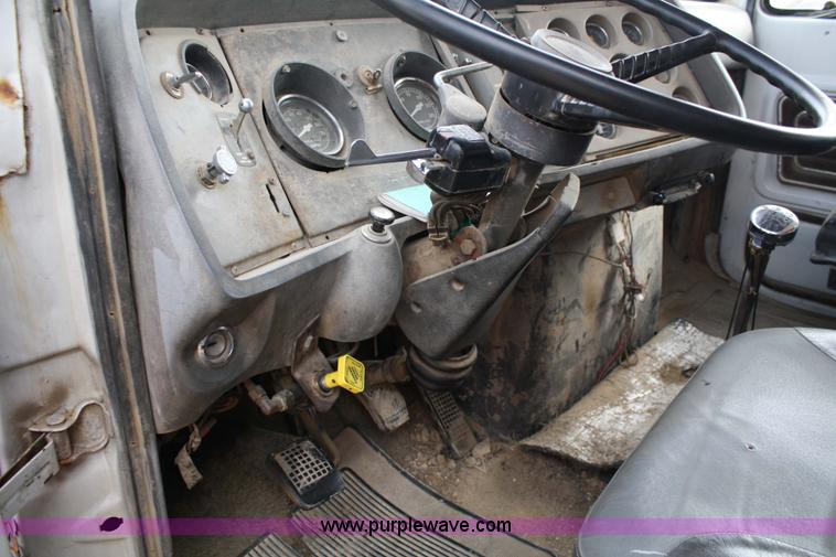 image for item 4862 1971 Ford 9000 dump truck