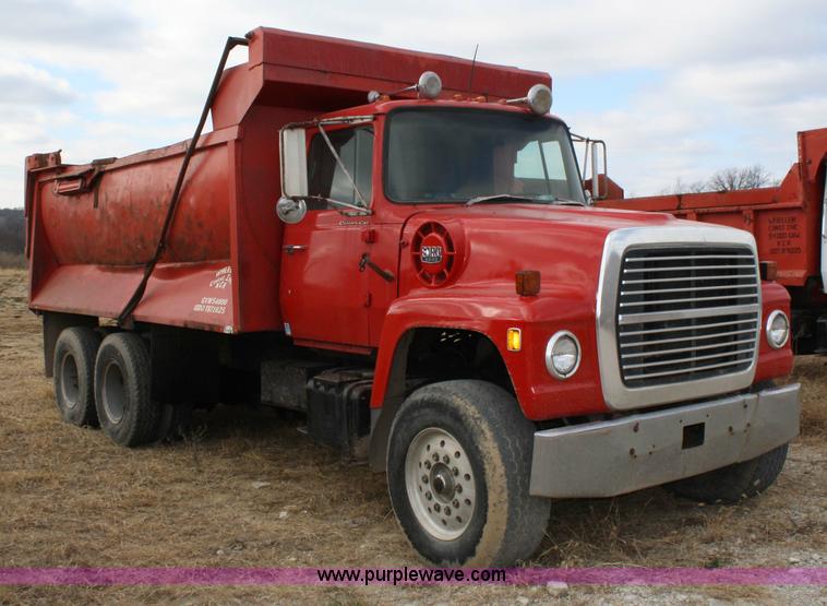 image for item 4863 1972 Ford 9000 dump truck