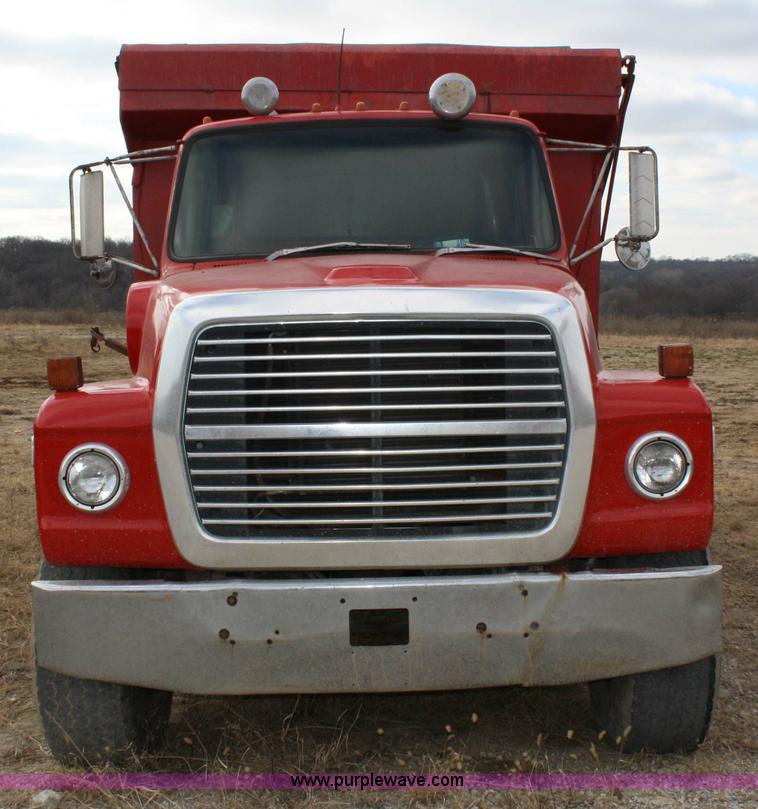 image for item 4863 1972 Ford 9000 dump truck