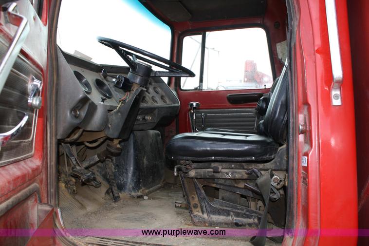 image for item 4863 1972 Ford 9000 dump truck