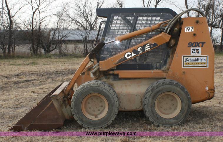 image for item 4887 2003 Case 90XT skid steer