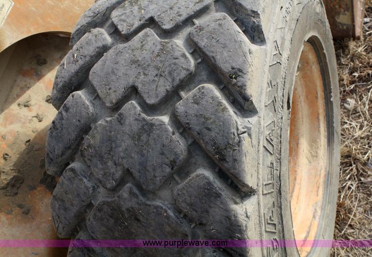 image for item 4887 2003 Case 90XT skid steer