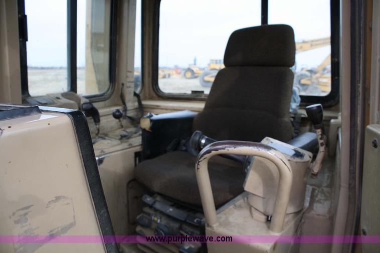 image for item 4905 1995 Caterpillar D6H XR dozer