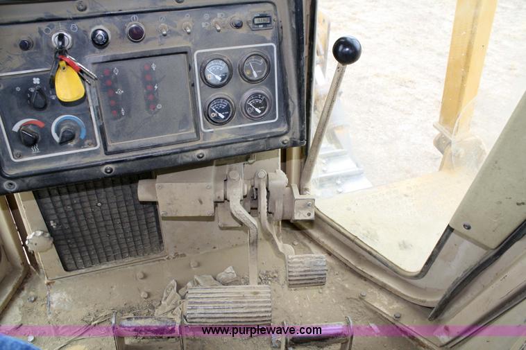 image for item 4905 1995 Caterpillar D6H XR dozer