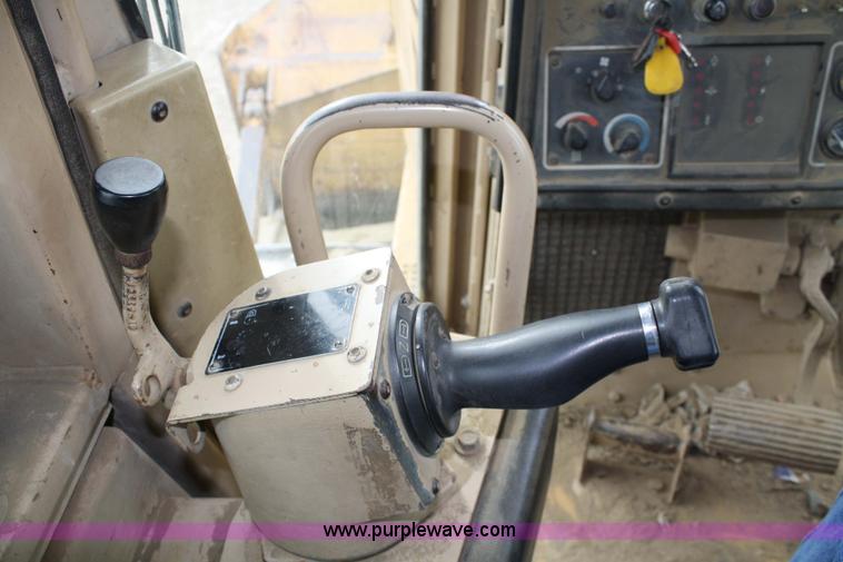 image for item 4905 1995 Caterpillar D6H XR dozer