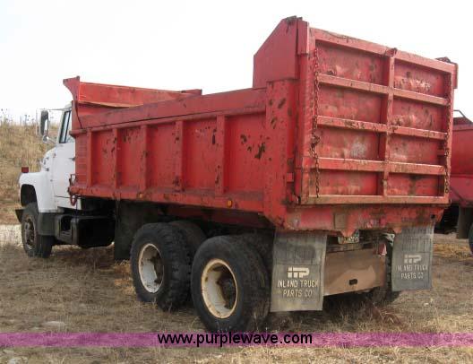image for item 5297 1982 Ford LNT8000 dump truck