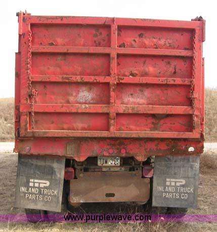 image for item 5297 1982 Ford LNT8000 dump truck