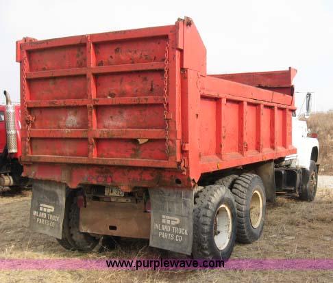 image for item 5297 1982 Ford LNT8000 dump truck