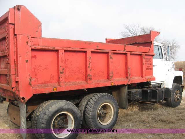 image for item 5297 1982 Ford LNT8000 dump truck