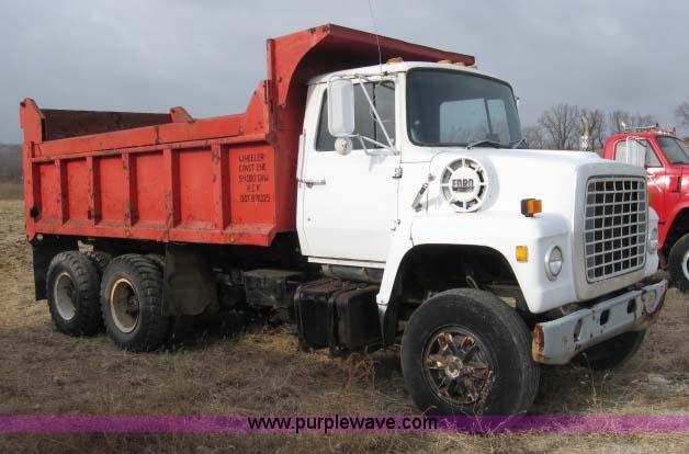 image for item 5297 1982 Ford LNT8000 dump truck