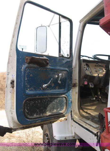 image for item 5297 1982 Ford LNT8000 dump truck