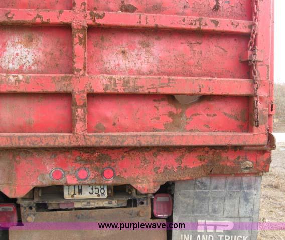 image for item 5297 1982 Ford LNT8000 dump truck
