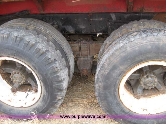 image for item 5297 1982 Ford LNT8000 dump truck