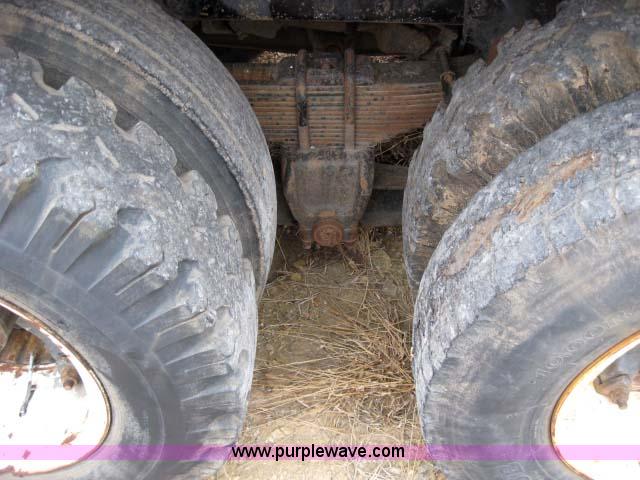 image for item 5297 1982 Ford LNT8000 dump truck