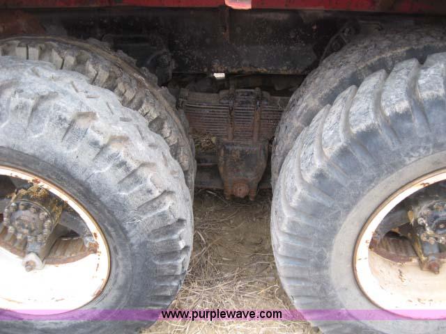 image for item 5297 1982 Ford LNT8000 dump truck