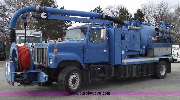 image for item 5595 2000 International Series 2554 Vac-Con truck