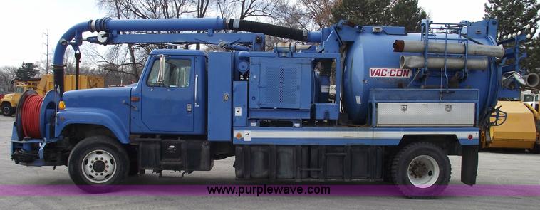 image for item 5595 2000 International Series 2554 Vac-Con truck