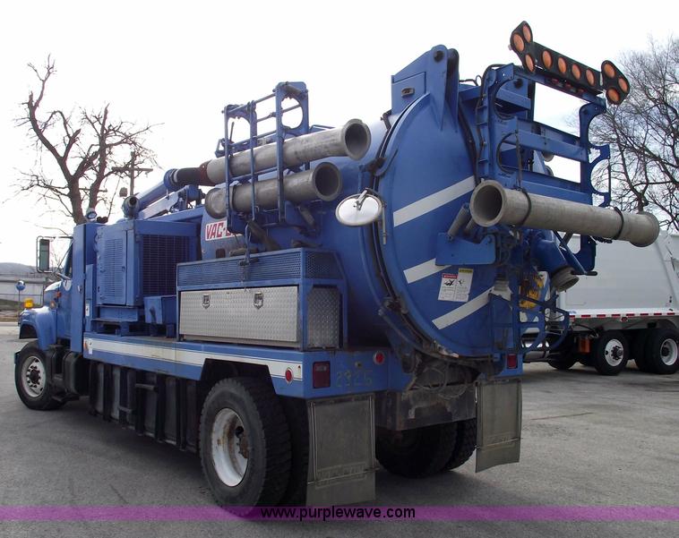 image for item 5595 2000 International Series 2554 Vac-Con truck