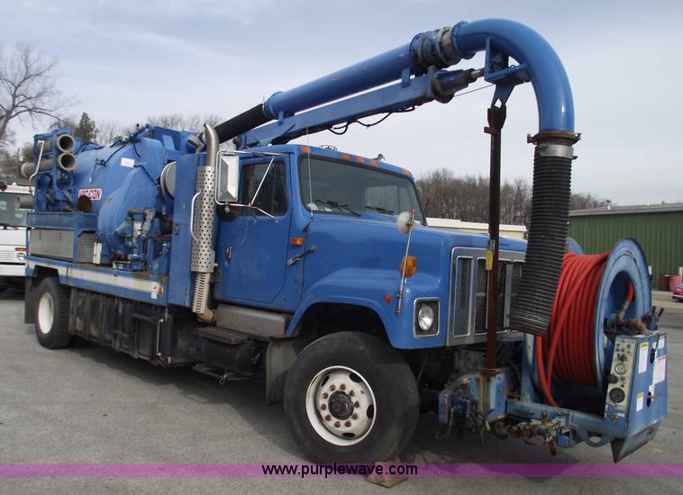 image for item 5595 2000 International Series 2554 Vac-Con truck