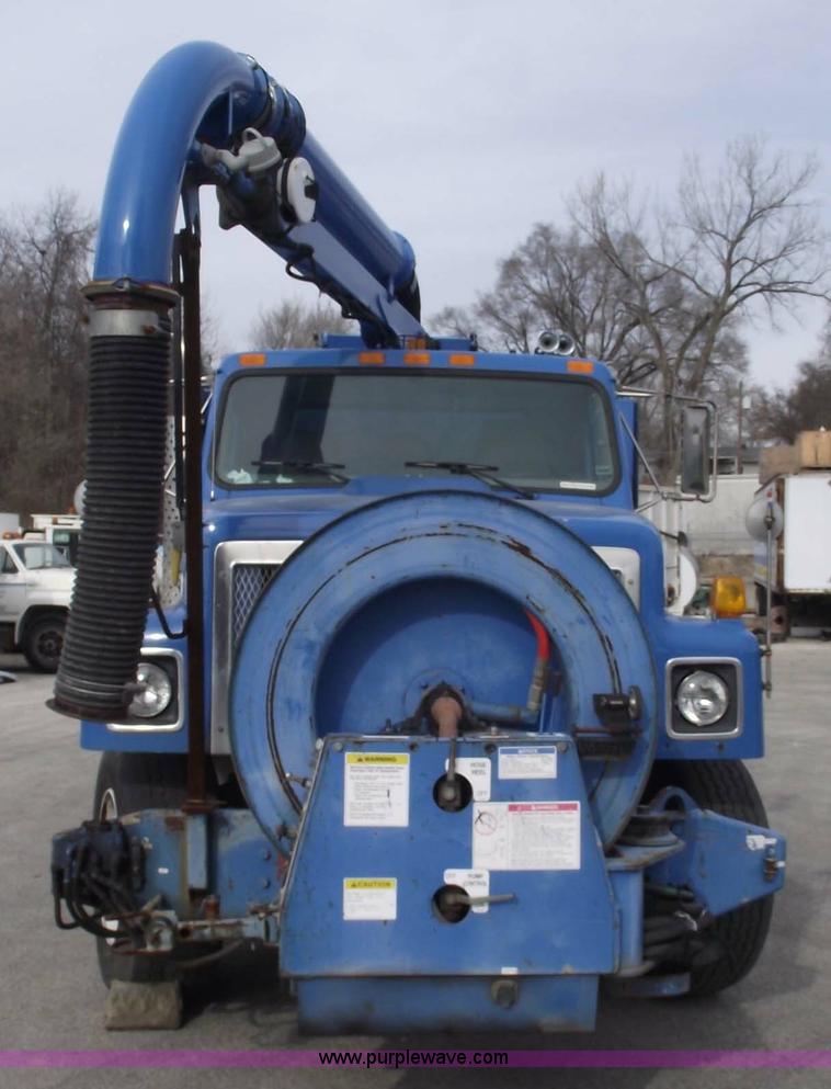 image for item 5595 2000 International Series 2554 Vac-Con truck