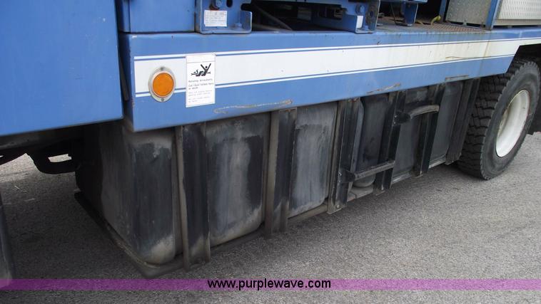 image for item 5595 2000 International Series 2554 Vac-Con truck