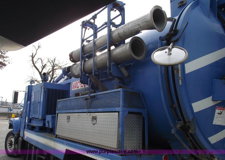 image for item 5595 2000 International Series 2554 Vac-Con truck