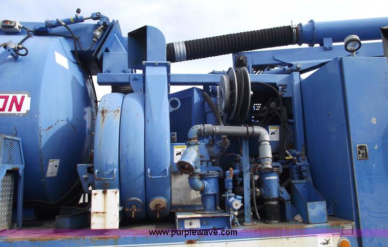 image for item 5595 2000 International Series 2554 Vac-Con truck